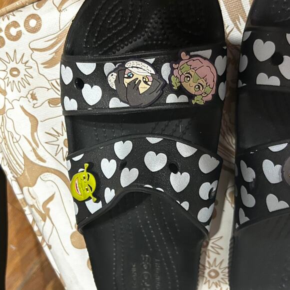 Classic Crocs Heart Print Sandal with Jibitz! - Picture 3 of 8